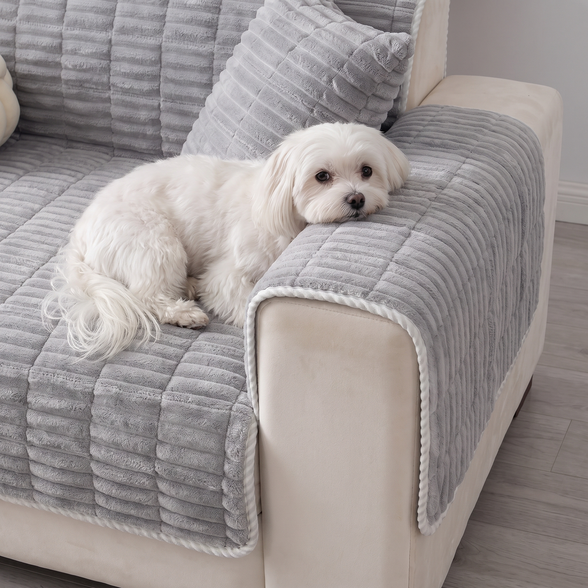 Spill-Resistant Non-Slip 1-Piece Plush Sofa Cover
